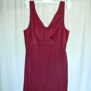 Wonder Maid Wine Purple Non Cling Slip Size 36